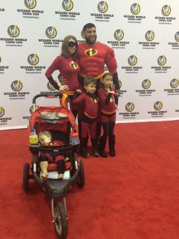 An adorable family cosplaying as The Incredibles.