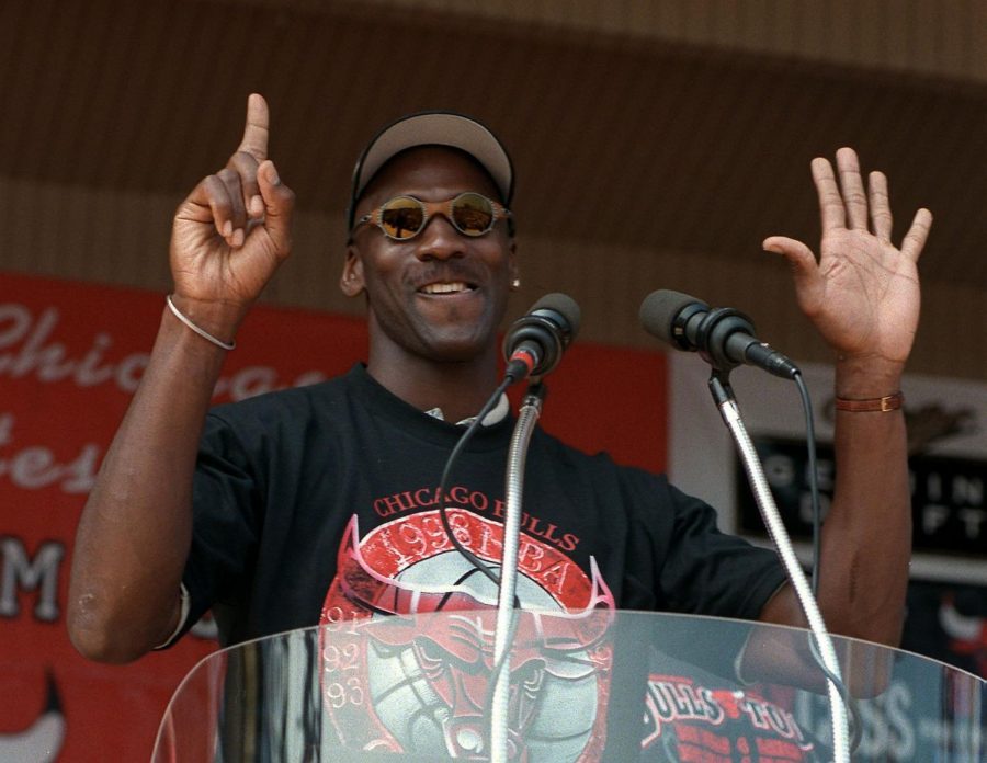 Michael Jordan holds up six fingers for each Bulls championship as he addresses the Grant Park crowd on June 16, 1998.