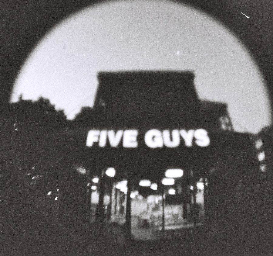 Five+Guys+has+proven+to+be+a+locally+popular+restaurant+for+students.