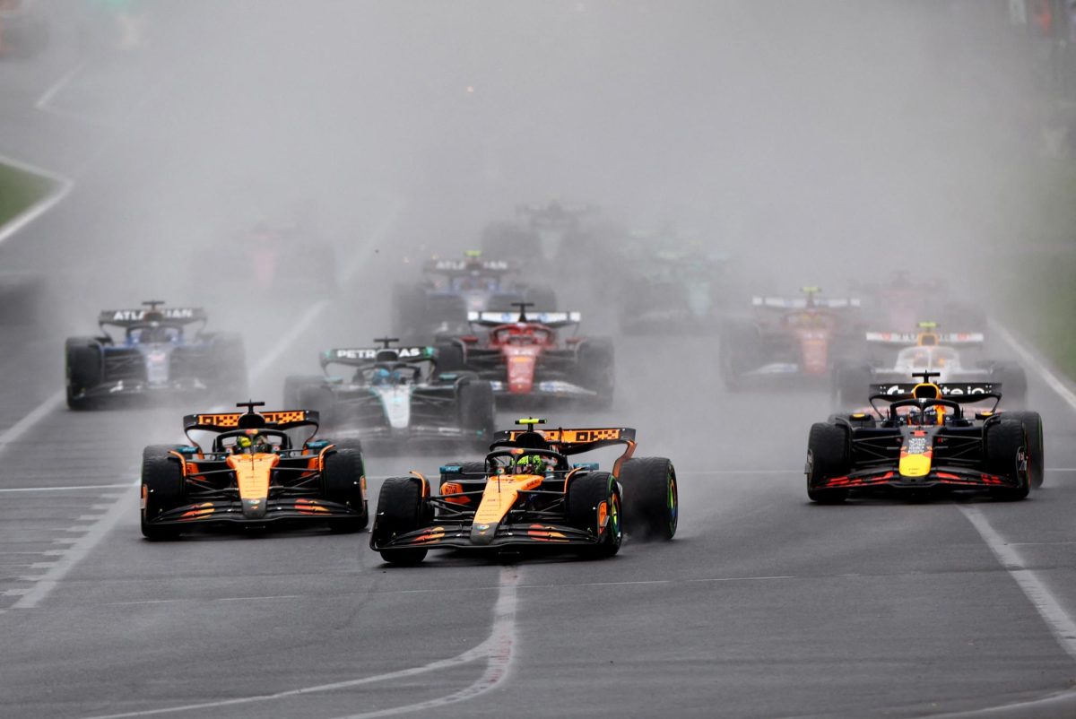 Formula One F1 - Australian Grand Prix - Albert Park Grand Prix Circuit, Melbourne, Australia - March 16, 2025, McLaren's Lando Norris, McLaren's Oscar Piastri, Red Bull's Max Verstappen and drivers in action at the start of the race REUTERS/Edgar Su