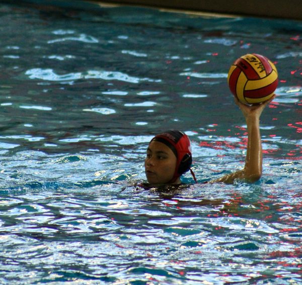 Junior goal keeper, Jaylnn Martinez holds the ball looking to pass it.